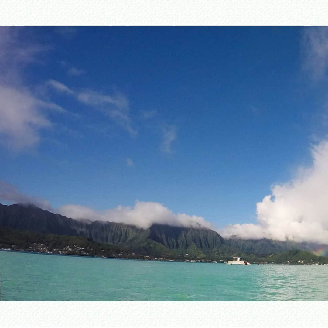 Luxury Cruise by Captain Bruceさんのインスタグラム写真 - (Luxury Cruise by Captain BruceInstagram)「通り雨🌈⁠⠀ ⁠⠀ ⁠⠀ #captainbruce #kaneohesandbar #hawaii #oahu #vacation #kamaaina #ahuolaka #ahuihou #alohastate #island #aloha #havealohawilltravel #hawaiiinstagram #rainbow #キャプテンブルース #天国の海ツアー #天国の海 #サンドバーツアー #アフオラカ #虹 #オアフ島 #絶景 #ハワイ」10月12日 18時52分 - cptbruce_hi