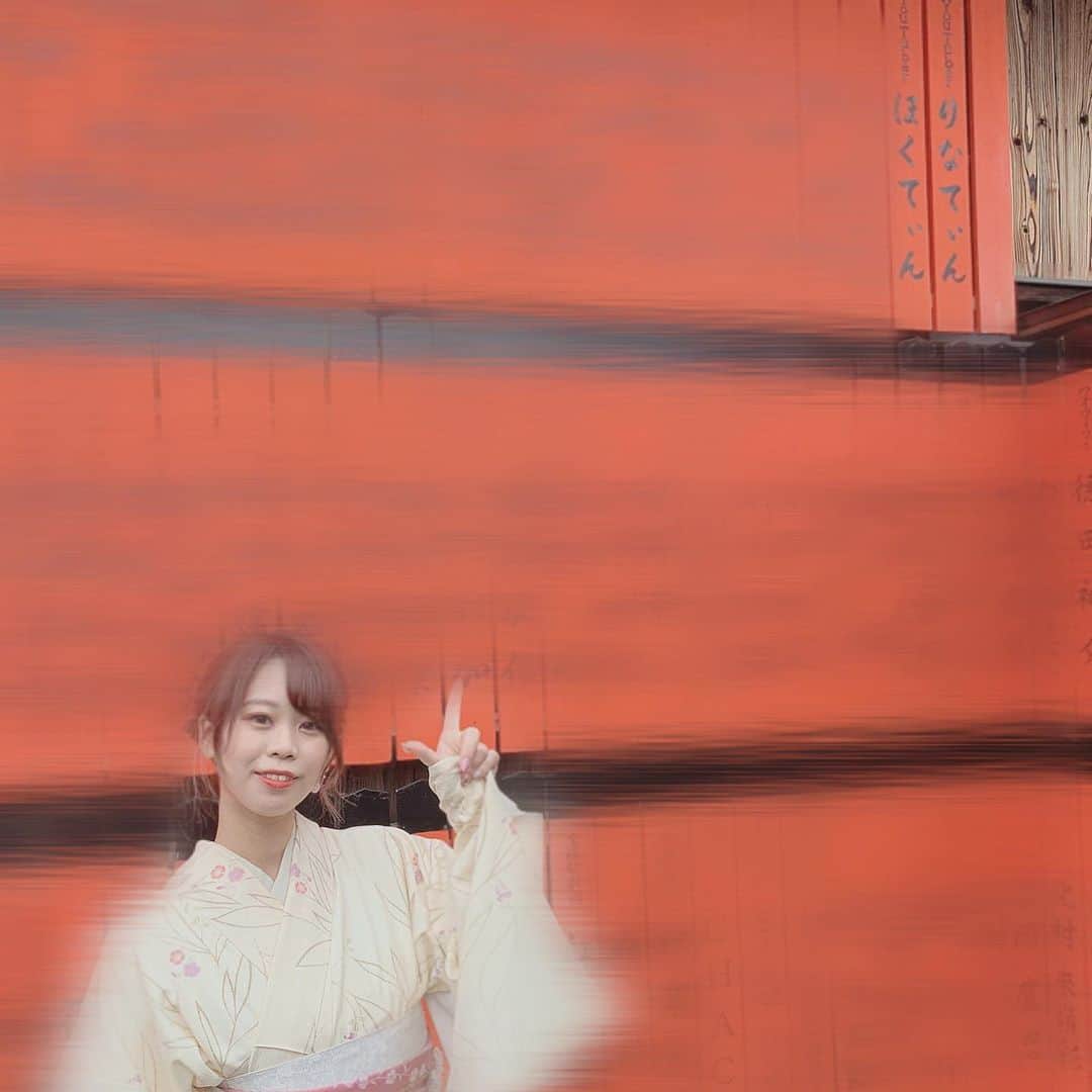 りなてぃんさんのインスタグラム写真 - (りなてぃんInstagram)「˗ˏˋ車折神社⛩ˎˊ˗ 必ず京都に行ったら行く場所！ ㅤㅤ 実は私たちの名前があるんです🕊🤍 YouTuberりなてぃん、ほくてぃん！！ ㅤㅤ ぜひ行った際は探してみてください！♩ ㅤㅤ ーーーーーーーーーーーーーーーーーー ▷着用着物👘 レンタル着物じゅぱん(@zyupan )  🤍🤍🤍𝔸𝕔𝕔𝕖𝕤𝕤🤍🤍🤍 ▽レンタル着物じゅぱん 📍 〒616-8414  京都府京都市右京区右京区 嵯峨大覚寺門前八軒町３−１０８  ㅤㅤ ーーーーーーーーーーーーーーーーーー ㅤㅤ ㅤㅤ 𖧷𓂃 ㅤㅤ #車折神社 #芸能神社 #京都　#京都旅行  #京都観光 #嵐山　#嵐山駅  #京都着物レンタル #着物　#着物コーディネート  #レトロ着物　#着物レンタル #カップル　#カップルフォト #カップルコーデ  #カップルグラム #カップルさんと繋がりたい  #カップル写真　#レンタル着物じゅぱん」10月12日 18時54分 - rinateen_max