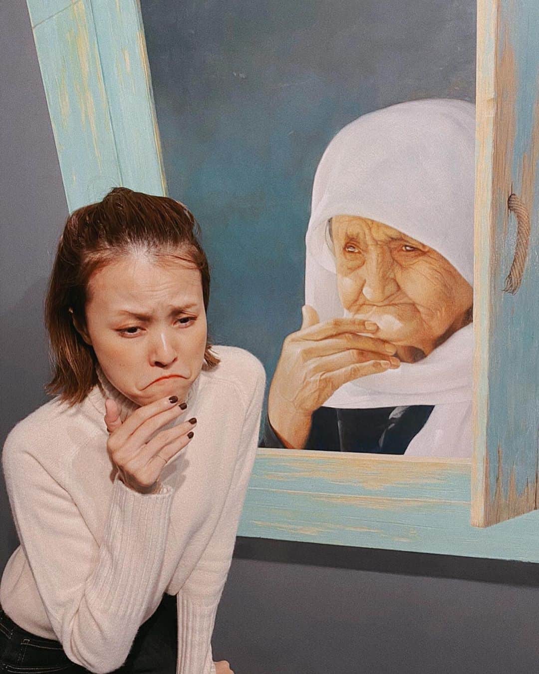 MiracleVellMagicのインスタグラム：「ベル流トリックアート美術館の楽しみ方。🤡 When I see a painting, I just... become one of them.」