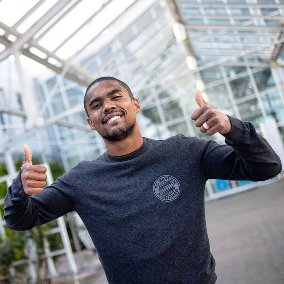 UEFAチャンピオンズリーグさんのインスタグラム写真 - (UEFAチャンピオンズリーグInstagram)「Welcome (back) to Bayern, Douglas Costa 👍  #UCL #transfer #signing」10月12日 19時05分 - championsleague