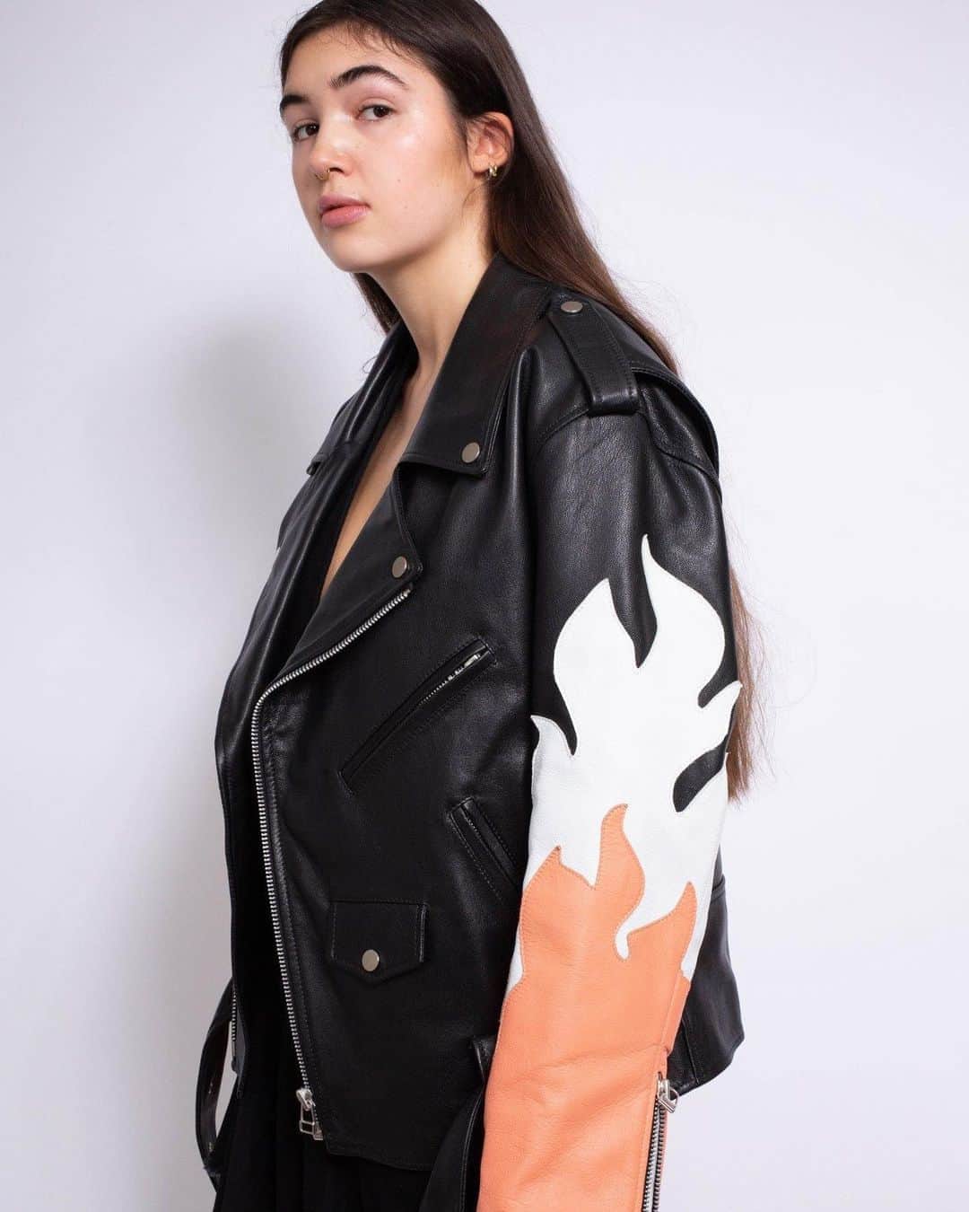 Marques Almeidaさんのインスタグラム写真 - (Marques AlmeidaInstagram)「Powerful jacket, powerful outfit, powerful week 💥  Shop now our Flame biker Jacket at marquesalmeida.com 🔥  #marquesalmeida #howdoyouwearyourma #flamejacket #bikerjacket #jacket #leather」10月12日 18時59分 - marques_almeida
