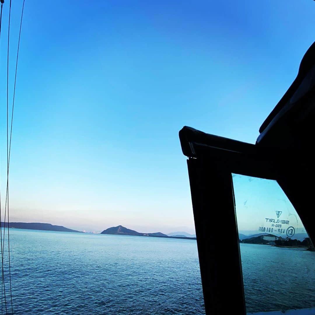 TOGGYさんのインスタグラム写真 - (TOGGYInstagram)「アフターゴルフは 糸島TIMEでまったり夕陽待ち。  80年代後半の懐かしい東京話で盛り上がりました。  #toggy #itoshima #fukuoka #porsche #964carrera4cabrio  #seasidecar #sunset #aftergolf」10月12日 18時59分 - dj_toggy
