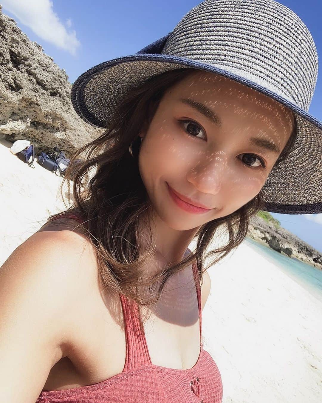 近藤美月さんのインスタグラム写真 - (近藤美月Instagram)「最近は結構マジメに﻿ 世の中のこと、勉強してるんやけど やっぱり時代の流れを知ることって﻿ 大切だなあと思う😌﻿ ﻿ ﻿ １年前の普通と﻿ 今の普通も違ってるし、﻿ 現代の人間が得れる１日の情報量って﻿ 平安時代の人間が一生かけて知れる情報量と﻿ イコールなんだって🌿﻿ ﻿ ﻿ 私はインフルエンサーとして﻿ 活動もさせてもらってるから﻿ 勉強は特に必須💡﻿ そんな私が勉強してるツールの中の﻿ １つを紹介するね♡﻿ ﻿ ﻿ ✔︎クロダの豆知識﻿ LINEのお友達検索で 【@347ngtjs】﻿を検索▶︎友達追加するだけ💞 ﻿ たったそれだけで 便利サービスとか﻿ スキルアップに繋がる参考記事が 沢山送られてくるねん🐱♡♡ お得すぎるほんまに😂 ﻿ ﻿ 情報とる時間が無いヒトには﻿ 特におすすめかも！﻿ ﻿  ﻿ ﻿ ﻿ ﻿ ﻿ ﻿ ﻿ ﻿ ﻿ ﻿ ﻿ #﻿クロダの豆知識　#クロマメ」10月12日 19時01分 - miittsuk