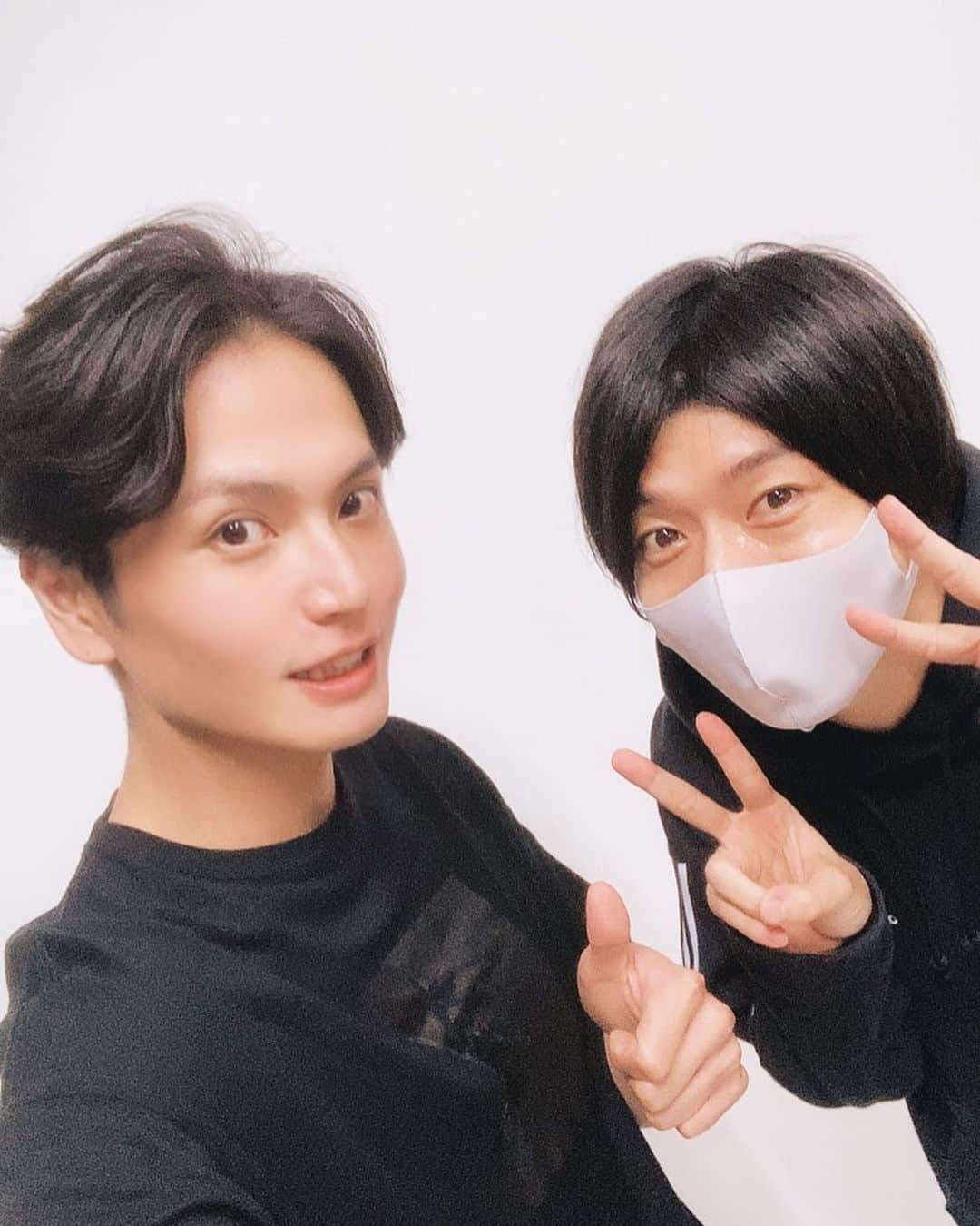 友常勇気さんのインスタグラム写真 - (友常勇気Instagram)「I'm done for today✨✨ We reunited😁👍 Next plays the role of a doctor👨‍⚕️ #友常勇気 #本日も終了 #撮影で #谷佳樹 #よし坊 #久々の再会 #また一緒で嬉しい😆 #私次は #医者役 #頑張って勉強します #笑笑」10月12日 19時09分 - yuki_tomotsune