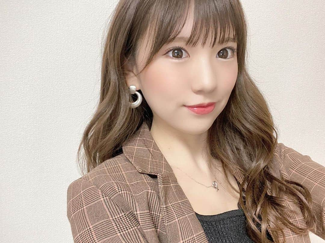 澤田有咲のインスタグラム：「こんばんは🐶🌙﻿ ﻿ 今日からまた新しい1週間の始まり🌷﻿ 素敵な1週間になりますように✨﻿ ﻿ 私は課題の再提出に追われておりますっ💦笑﻿ ﻿ そんなこんなですが、、﻿ 本日も有ぽちおねがいします💕﻿ ﻿ プロフィールのURLからポチッと飛べます✈️」