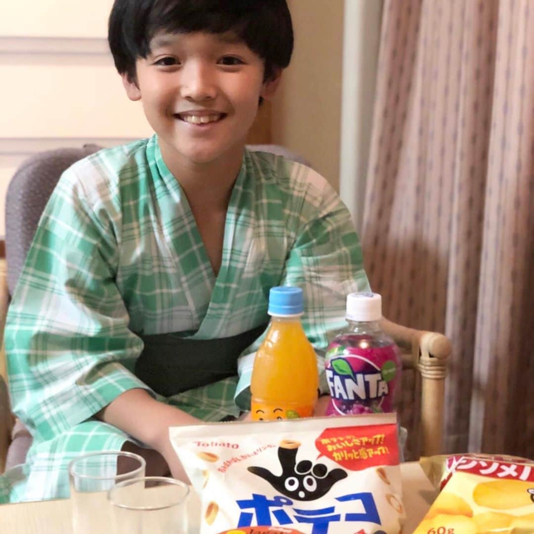 山口太幹さんのインスタグラム写真 - (山口太幹Instagram)「嬉しいことがあったんだ😃  寝る前のおやつは、旅行以外では、ダメだから食べれて嬉しかった(^^)  長野県の蓼科に行ったんだ✨  #山口太幹  #海汐プロダクション所属 #アービング所属  #gotoトラベルキャンペーン  #家族旅行 #おやつ #長野県蓼科」10月12日 19時31分 - taiki_umipro