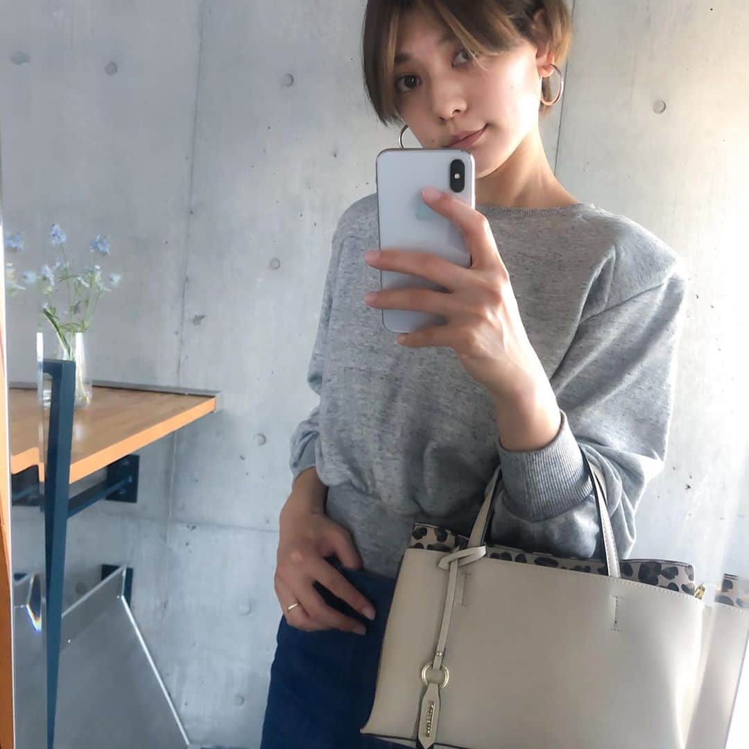 石川瑠利子のインスタグラム：「. . fashion✨✨ 仲の良い友人が働いているお店 @lowellthings で新しいBagを購入しました😎💕 どんな服にも合わせやすくてたくさん使えそうです❤️ . . #fashion #code #photo #lowell #HYKE」