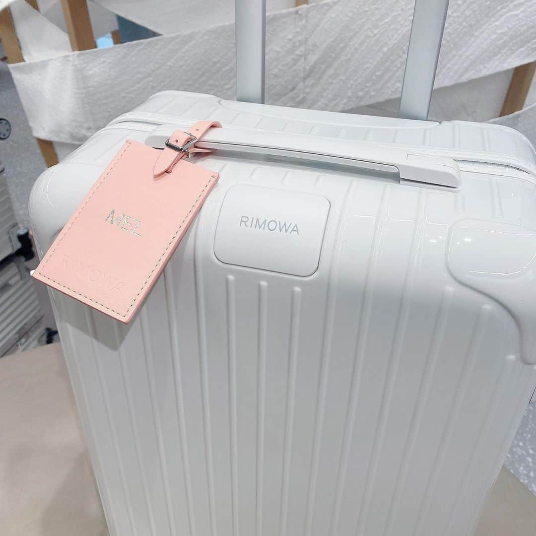 望月めるのインスタグラム：「🤍 #rimowa」