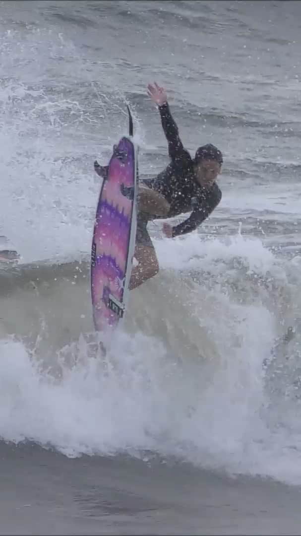 金尾玲生のインスタグラム：「今年の映像をまとめていただきましたー！ @joistiksurfboards の Vertrix2 モデルは本当に自分にマッチしてて調子良いです✌︎ 板の上がり、ドライブさせたい方は是非✌︎ もちろん飛びたい方も✌︎  #joistiksurfboards  @hrssurf #japanopenff」