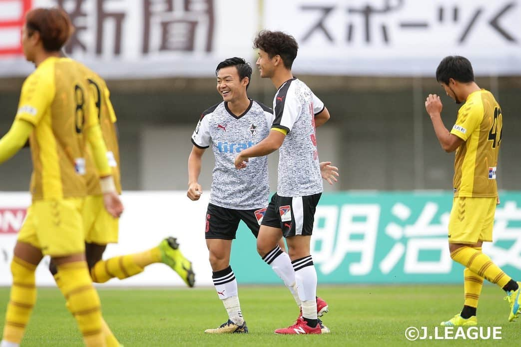 ROASSO KUMAMOTOさんのインスタグラム写真 - (ROASSO KUMAMOTOInstagram)「⚽️ ／ 10.11.SUN.第21節 VS 福島ユナイテッドFC フォトレポートPart① ＼ -----﻿ NEXT GAME﻿ 🗓 10.17.SAT ⏰ 13:00 KICK OFF﻿ 🆚 Y.S.C.C.横浜 🏟 ニッパツ三ツ沢球技場 📺 DAZN -----﻿ #ロアッソ熊本 ﻿ #2020シーズン ﻿ #繋続 #TSUNAGI﻿ #つなぎ  #2020の主役は誰だ  #河原創 #岡本知剛 #谷口海斗 #衛藤幹弥 #中原輝 #内山圭 #roasso﻿ #熊本﻿ #Jリーグ﻿ #jleague﻿ #サッカー﻿ #ゴール ﻿ #えがお健康スタジアム﻿ #感謝﻿ #いまできること﻿ #がんばろう日本﻿ #みんなで乗り越えよう ﻿ #jリーグにできること」10月12日 19時48分 - roassokumamoto_official