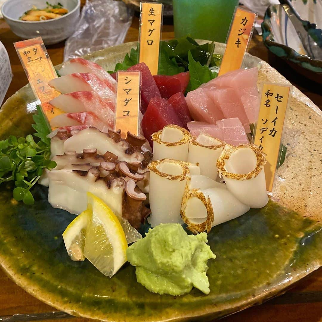 リムザン万凛さんのインスタグラム写真 - (リムザン万凛Instagram)「沖縄で食べたいもの全て食べ尽くせて感謝です👏 #沖縄料理 #ごーやちゃんぷるー #パインアグー豚しゃぶしゃぶ #ハマダイの姿造り」10月12日 19時44分 - marinelimouzin