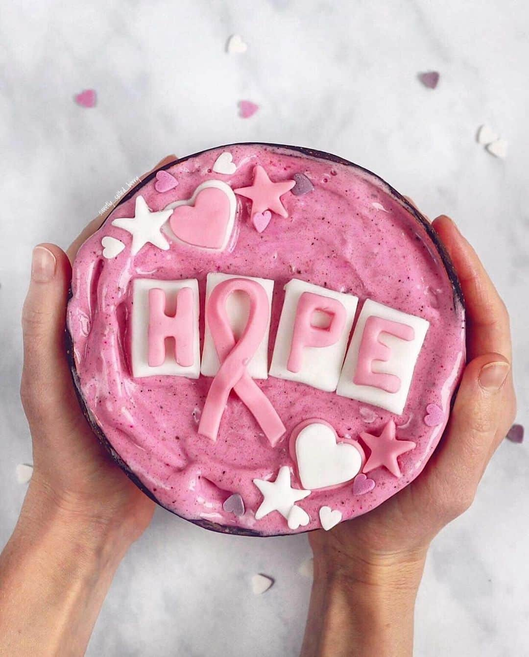 Vitamix Global Headquarters Real foodさんのインスタグラム写真 - (Vitamix Global Headquarters Real foodInstagram)「We’ll let this beautiful bowl speak for itself 💝 Tag your fighter below 💪 • 📸 + recipe by: @sweetly_salted_berry 2 frozen bananas 1 tsp pink pitaya powder Dash of almond milk Blend bananas and pitaya powder till creamy. • #repost #sweetlysaltedberry #vitamix #myvitamix #smoothiebowl #breastcancerawareness #foodheals #october #breastcancermonth」10月13日 1時18分 - vitamix