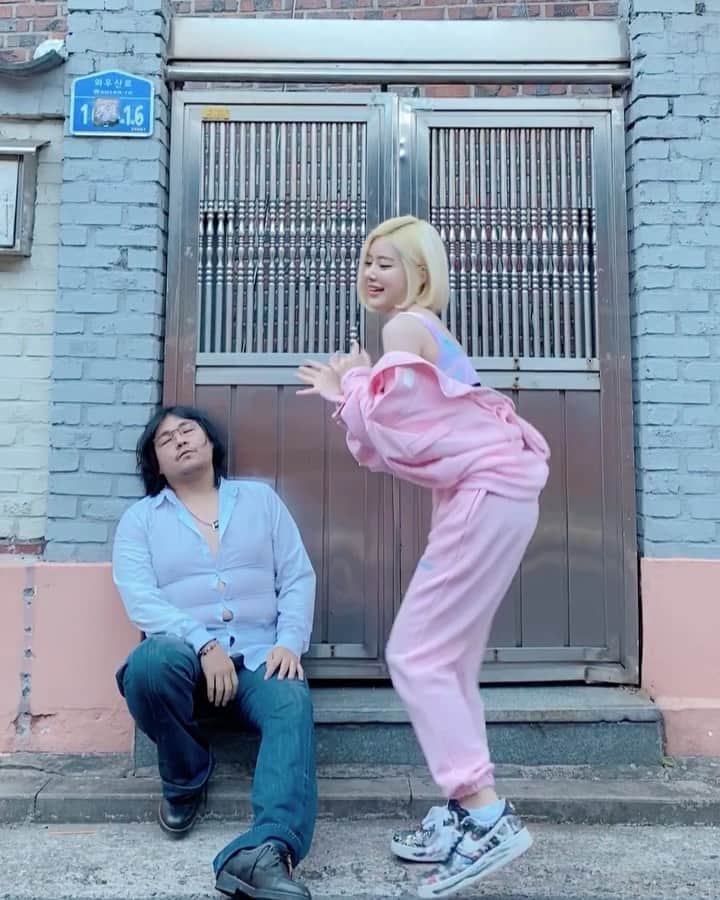 Dj Sodaのインスタグラム：「@gagjinbeom 난 미저리같이 언제나 그의 주변을 맴돈다...😢💦 Love is not far away... Look around you...💧   🎵DJ SODA - SHOOTING STAR 🌟💫✨」