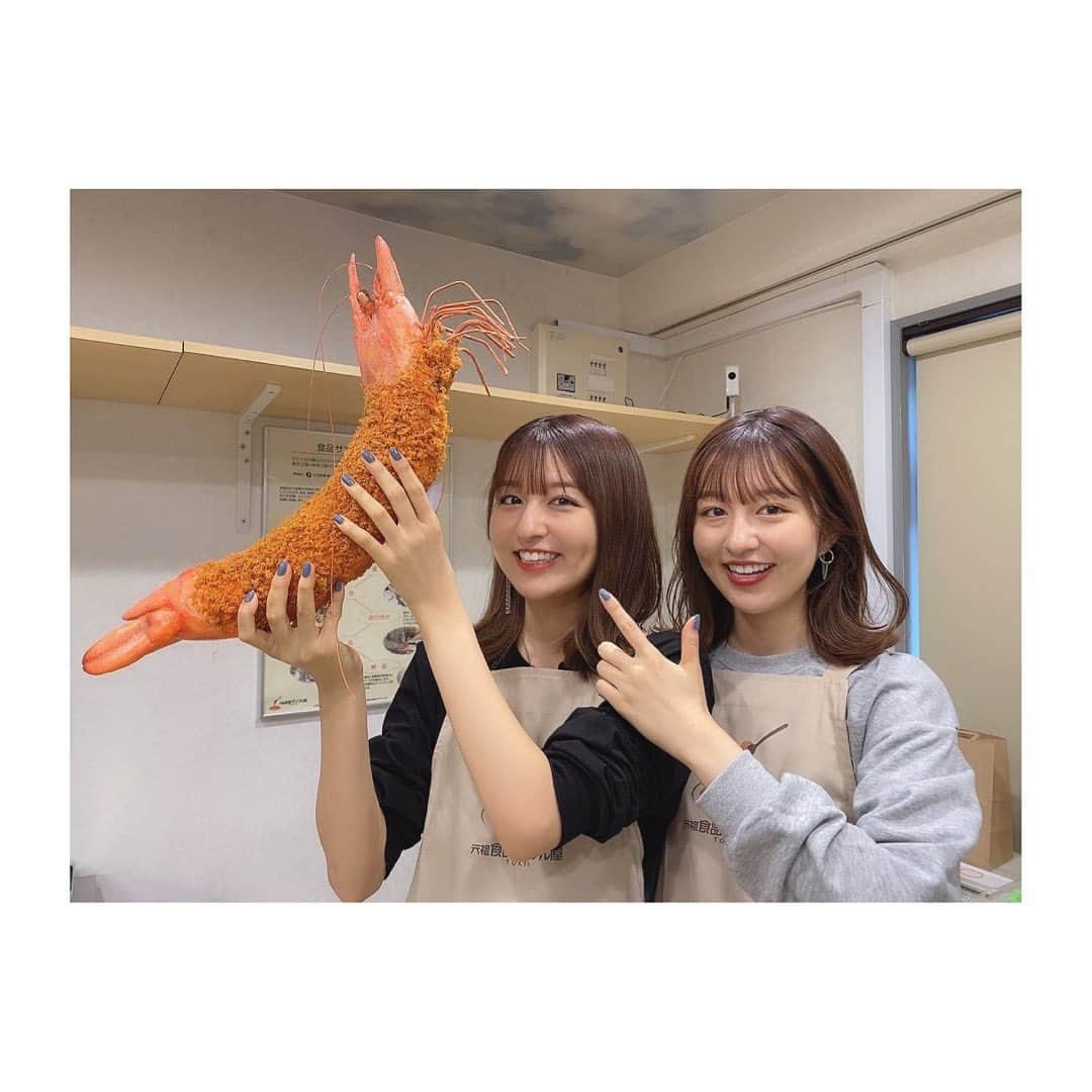 りかりこさんのインスタグラム写真 - (りかりこInstagram)「. 昨日のYouTubeは 見ていただけましたか？ 初めて食品サンプル作ったよ🤍 それと！今日新しくリールに 踊ってみた投稿したよ〜 是非みてね🖤🖤 #りかりこ #双子 #食品サンプル #踊ってみた #日本 #instalike」10月12日 19時50分 - rikariko_official