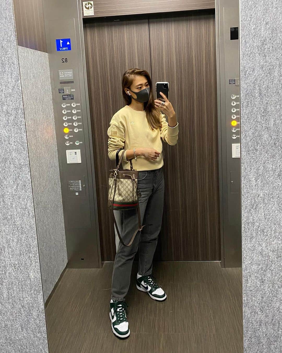 白雪のインスタグラム：「😙👟📱#snkrskickcheck #nikedunk」
