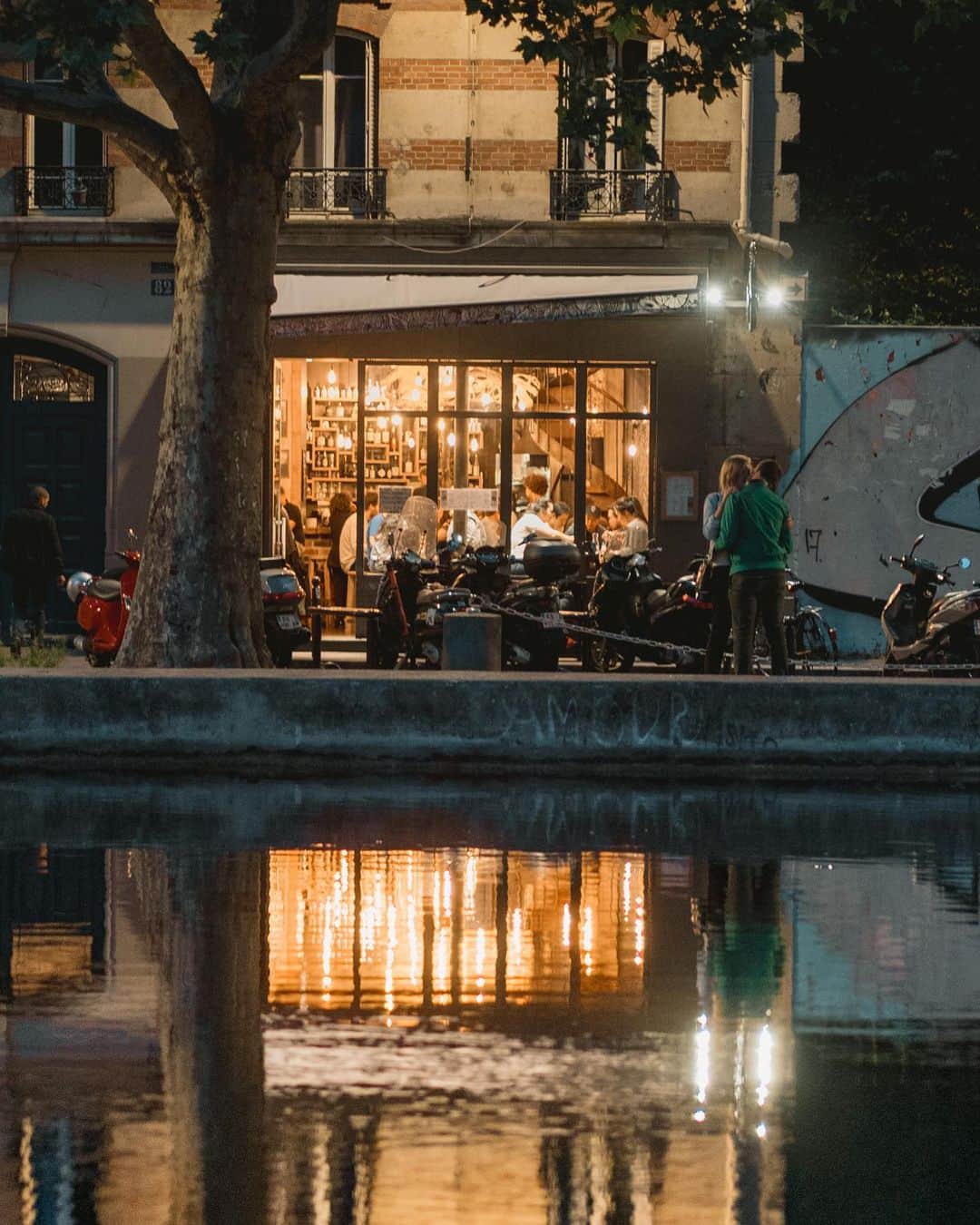 Putri Anindyaのインスタグラム：「Amour //  This was taken from that evening with @capra311 @vutheara and Gustavo. We were walking around with our beers and sat here listening to Belle & Sebastian. This photo is kinda blurry (now you know why 🍺) but i like the moment anyway.   Here i’m using @govindarumi ‘s preset called INLE from his adventurer pack. Honestly these presets feel so familiar with mine so I literally don’t change anything at all except brightness here. I’m glad my color aesthetic is the same with him (yes i’m a fan! Lol)   Check his @presetbygovindarumi to purchase 🤍」