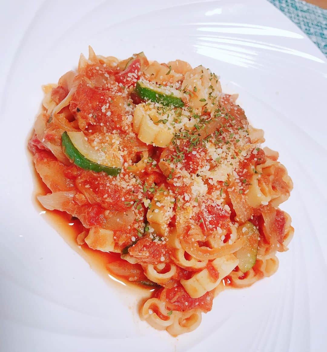 諏訪彩花のインスタグラム：「隠れミッキーがいっぱいだよ♪ハハッ♪トマト缶、ズッキーニ、ツナ、玉ねぎ、コンソメ、塩胡椒、はちみつ！」