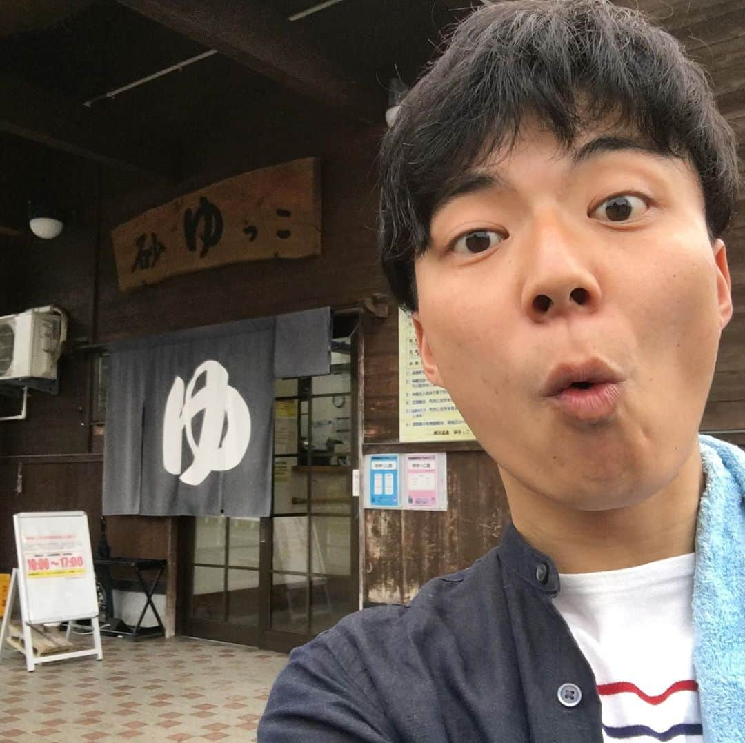 細田啓信のインスタグラム：「・ 先日のお休みに#西和賀町 へ！ ロケで何度かお世話になった #砂ゆっこ にお邪魔しました✨  そう…私のアイコンのこれ！ 砂風呂を堪能してきました♨️  スタッフさんから お風呂上がりに嬉しいプレゼント🐄  #西和賀 #砂風呂 #ポカポカ #発汗 #温泉  口は砂ゆっこの#こ #湯田牛乳 #カフェオレ #めんこいテレビ #細田啓信」