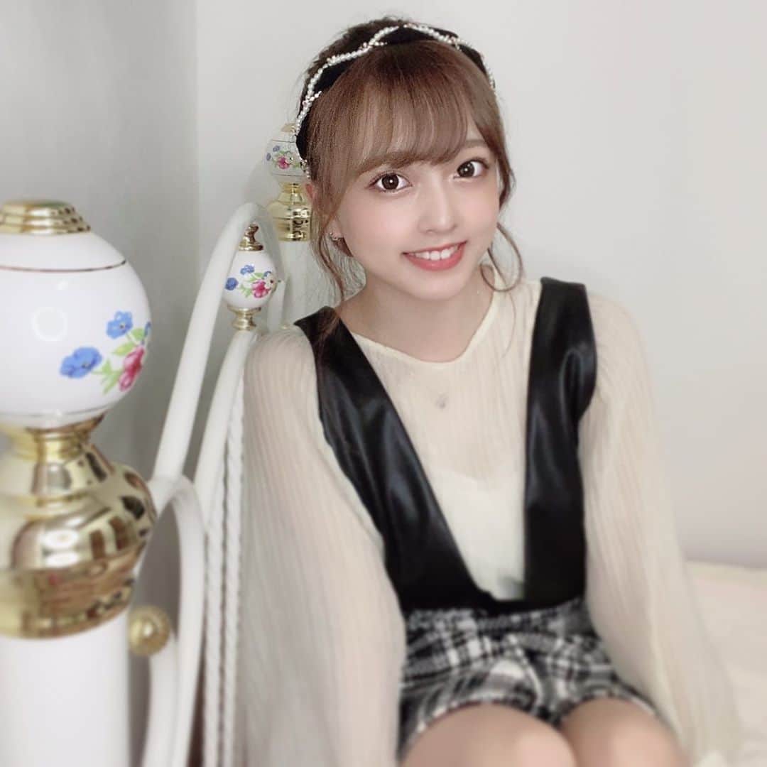 のインスタグラム：「秋服着れて嬉しい❤︎  #instagood #instalike #instagram #japanesegirl #gravure#photography #flowers #fff #셀카#뷰티스타그램#셀카그램#좋아요#팔로우 #粉我#zara#hm#秋服#ブラウス」