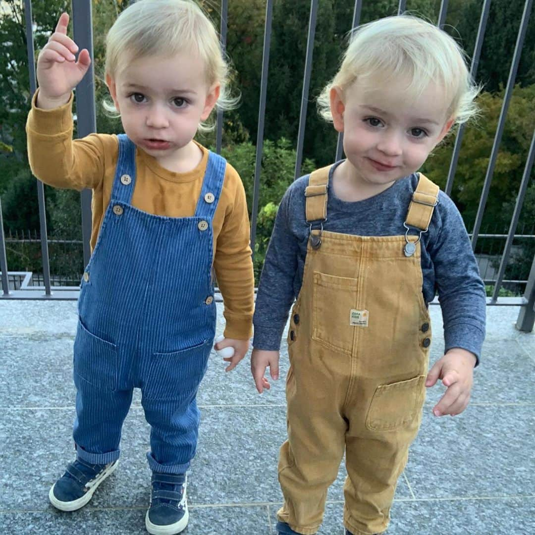 アーロン・ラムジーさんのインスタグラム写真 - (アーロン・ラムジーInstagram)「Happy birthday boys 💙💛 Love you so much ❤️ #blessed #2today」10月12日 20時01分 - aaronramsey