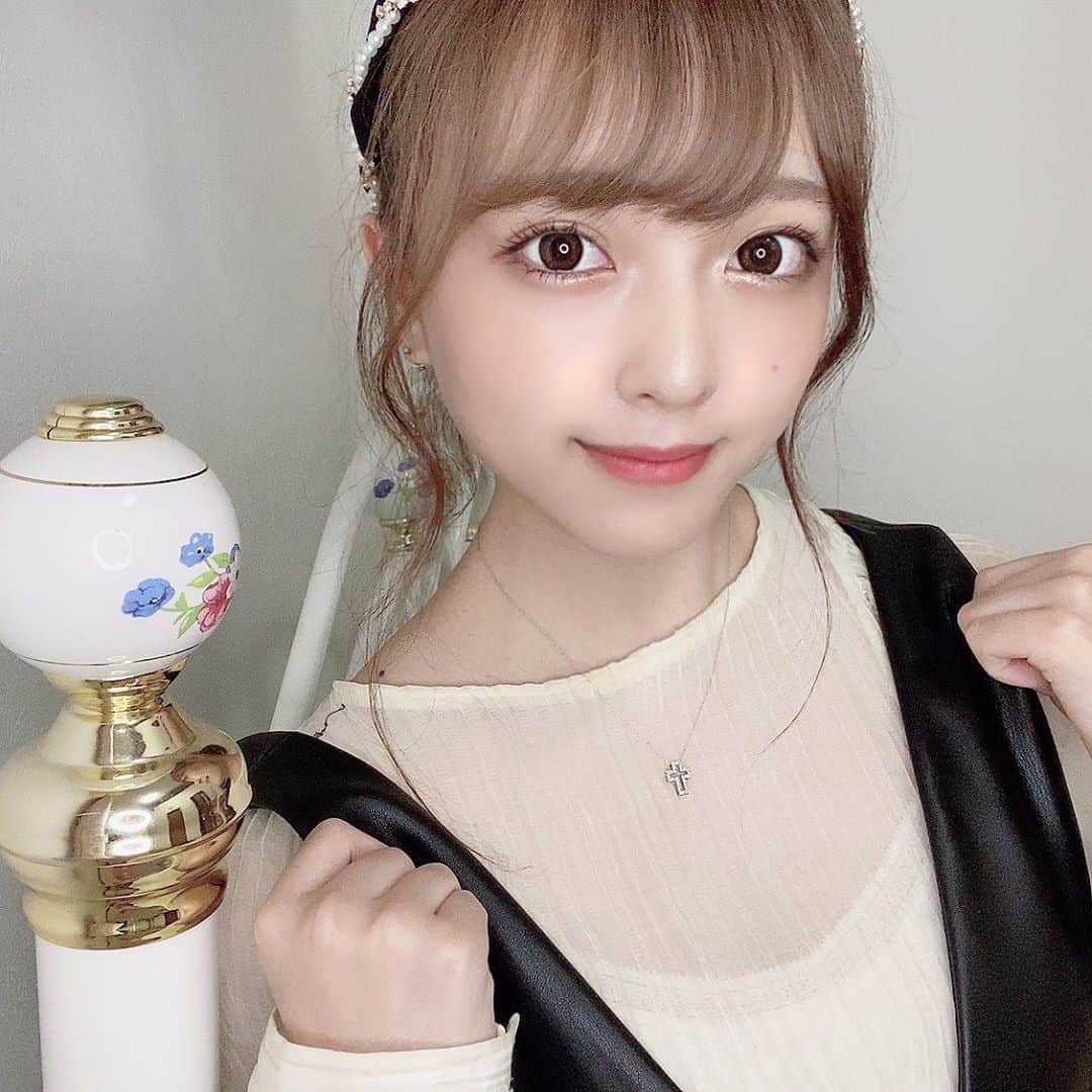 のインスタグラム：「おダンゴにカチューシャにハマってる❤︎"  #instagood #instalike #instagram #japanesegirl #gravure#photography #flowers #fff #셀카#뷰티스타그램#셀카그램#좋아요#팔로우 #粉我 #カチューシャ#ヘアアレンジ#おだんごヘア」