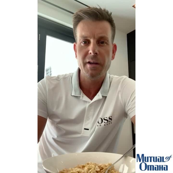 ヘンリク・ステンソンのインスタグラム：「Breakfast is the most important meal of the day😉😎  @theopen」