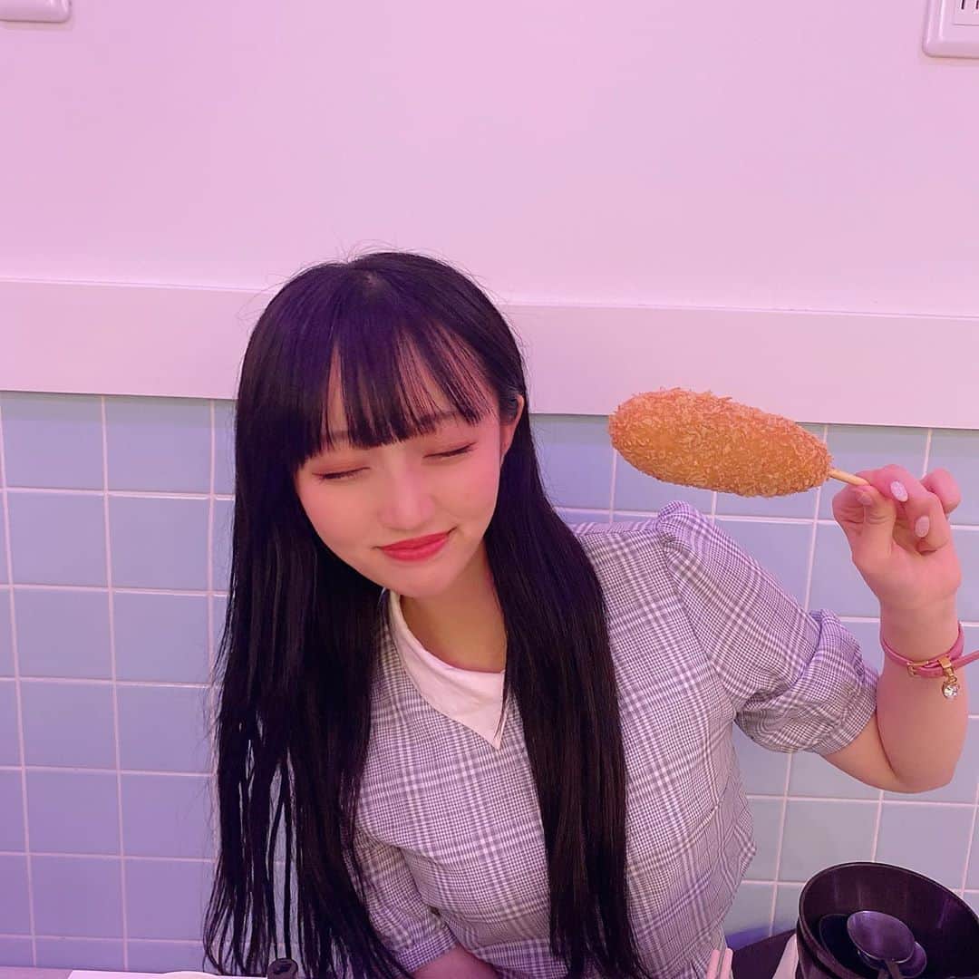 星野麻里愛さんのインスタグラム写真 - (星野麻里愛Instagram)「久しぶりのチーズドック🧀 #チーズドック #韓国料理 #韓国好きな人と繋がりたい #エクステ#ロングヘア」10月12日 20時08分 - maria.pink28