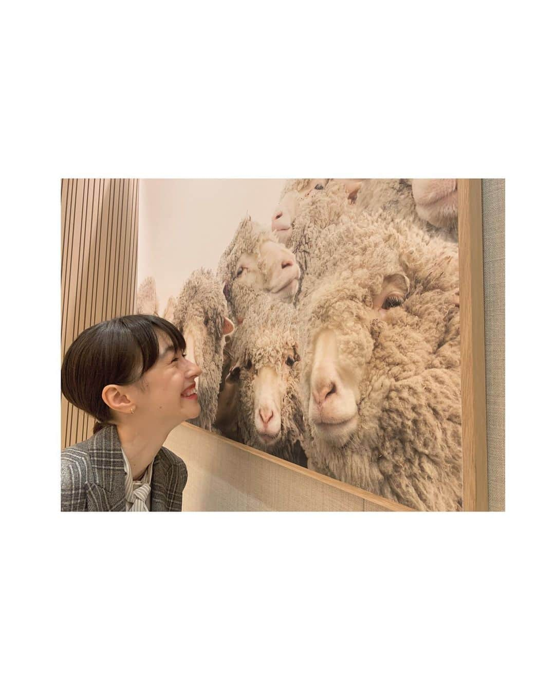 安藤ニコさんのインスタグラム写真 - (安藤ニコInstagram)「新しくオープンしたロロ・ピアーナ銀座店にて開催される、デジタル・アート・インスタレーション『An Odyssey of Touch』のプライベートプレビューにて (´︶`) マスコットのBumbaや山羊達に癒され、、、❤️ サスティナビリティーを追求しているロロ・ピアーナの自然や動物への深い尊敬や、愛を感じました。 エキシビションは10月16日から25日までにて一般公開されます。 Artwork by @weirdcoretv Exhibition track by @skmtgram @loropianaofficial #LoroPiana #LoroPianaGinza #Tokyo #Weirdcore #RyuichiSakamoto #Anodysseyoftouch」10月12日 20時23分 - nico.ando.official