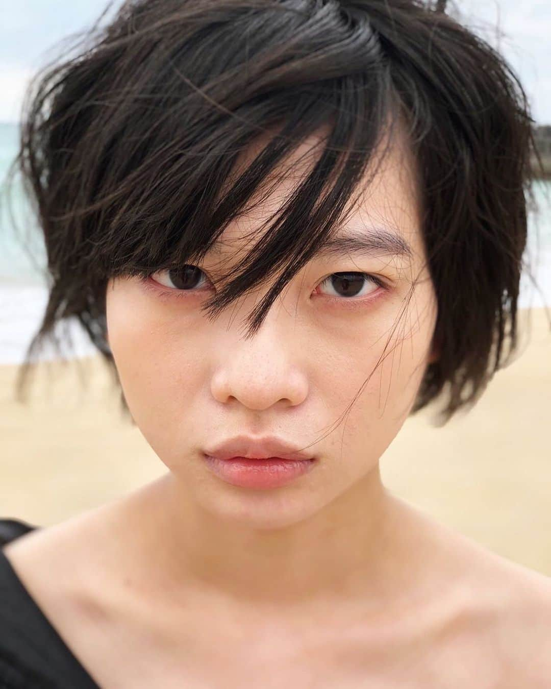 平井珠生さんのインスタグラム写真 - (平井珠生Instagram)「『生活のための生活』ご覧いただけましたでしょうか🌊🍜  これは海のシーンの撮影前にヘアメイクの純子さんが撮ってくださった写真〜！ この後荒波に揉まれます🌊  #生活のための生活  #短編映画  #マイロードリール2020」10月12日 20時16分 - tamao_hirai