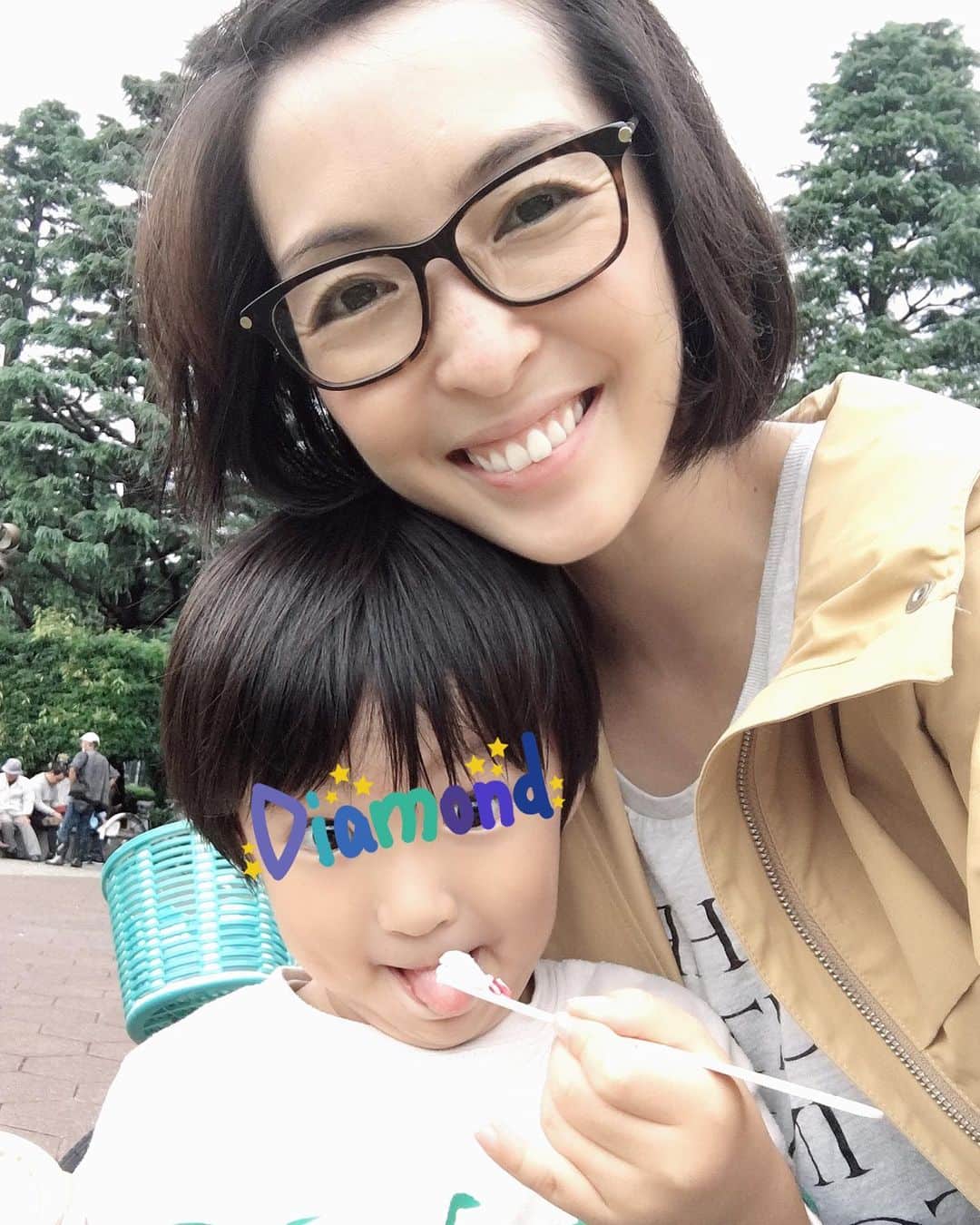 蒲生麻由のインスタグラム：「長男と久しぶりに2人きりの公園デート❣️﻿ ﻿ いつもはどうしても下の子基準になりがちで、﻿ お兄ちゃんには沢山我慢させちゃってるから、﻿ たまには2人きりの時間も大事だよね。﻿ ﻿ 私自身も、普段は1人で2人の子供連れていて﻿ 常に子供達から目が離せないので、﻿ 今日は周りの景色とか見る余裕とかあるし、﻿ なんだか些細なことだけど、﻿ すごく新鮮でした❣️﻿  次回は長男との映画デートを目論んでおります😁 ワクワク😚 ﻿ #mamalife #男の子まま #ilovemyson﻿ #3歳8ヶ月 #年少さん #息子とデート ﻿ #親バカ部」
