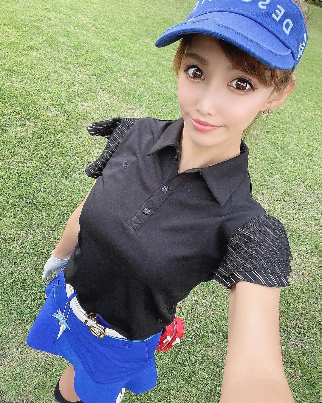 のインスタグラム：「ゴルフ女子⛳️💗 ＊ ＊ 全然上手くならないけどw ゴルフが楽し過ぎて仕方がない🥺💗 ・ 最近は空いてる時間ったら、ゴルフ行きたい病⛳️🏌️‍♀️ww ・ でも、寒いの苦手だから、これからはあまり出来なくなるかなー😭 切ないっ🥺💔 ・ ・ ・ #ゴルフ #ゴルフ女子 #ゴルフ初心者 #ゴルフウェア #デサント #ゴルフ好き #ゴルフ好きな人と繋がりたい #ゴルスタグラム #ゴル女 #青ウェア #descente #descentegolf #descentegolfwear #descentegolfgirl」