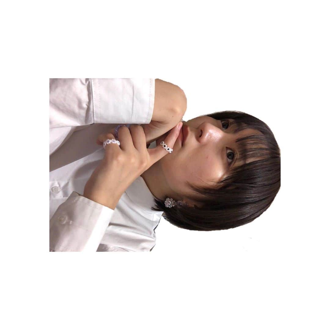 のインスタグラム：「最近ビーズで、あれやこれや 初挑戦のピアスも かわいい我が子です  #ほっぺ #ニキビ #一生 #治らない」