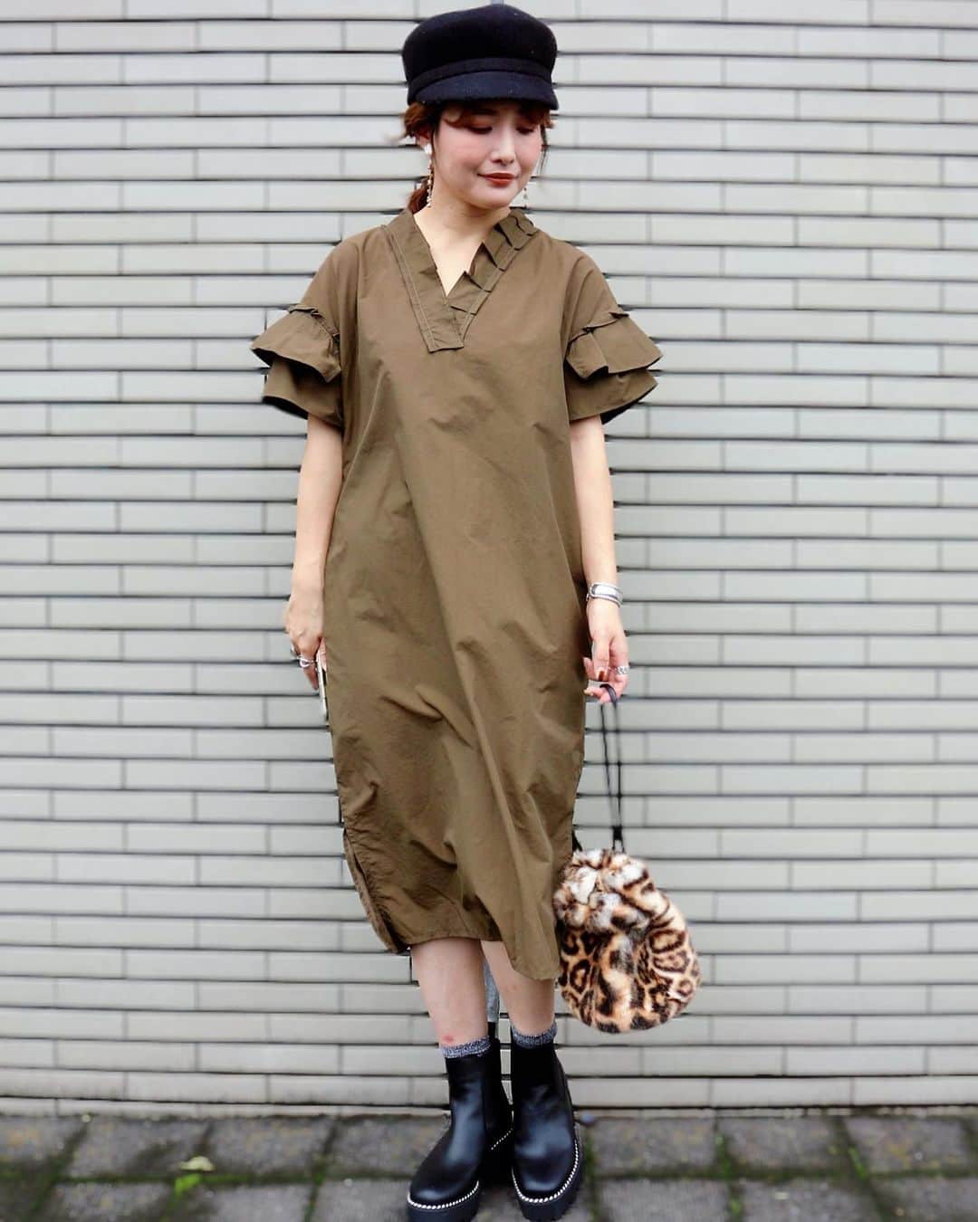 宮崎真梨子さんのインスタグラム写真 - (宮崎真梨子Instagram)「‥ いつかのお洋服。【MALU(@malu_officialshop )】のワンピに最近GETしたブーツ合わせてみました。本当はチェルシーブーツが欲しかったけど、似合わなかったw ∵ セールアイテムのライブ残っているので、気になった方はハイライトからチェックしてみてください♡ ∵ ∵ #malu #maluリンク #ワーママコーデ #サイドゴアブーツ #カーキリンク #リンクコーデ #親子コーデ  #息子 #超未熟児 #極低出生体重児 #nicu卒業生 #nicubaby #未熟児網膜症 #低身長治療中 #4歳 #ミヤマリ #vocest #vocemagazine #美容ブロガー #超未熟児ママ #ママ #男の子ママ #22週生まれ #mamagirl #ママリ #mamanokoカメラ部」10月12日 20時28分 - miyamari92