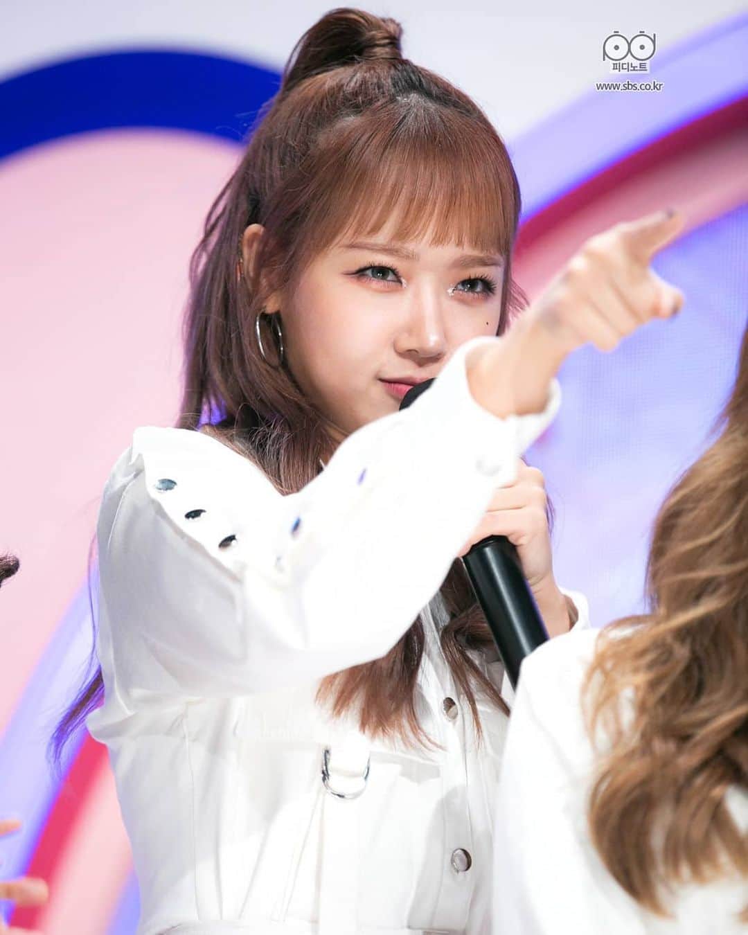 チェ・ユジョンのインスタグラム：「201012 YOOJUNG - SBS Inkigayo PD Note Website Update  #유정 🌻  #위키미키 #WEKIMEKI #CHOIYOOJUNG #최유정 #YOOJUNG」
