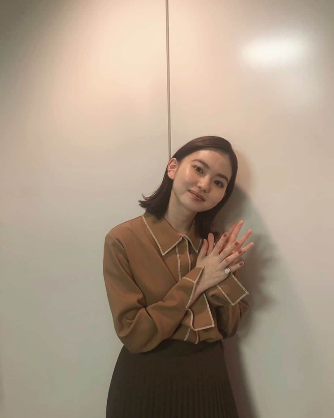 山田杏奈のインスタグラム：「そろそろインスタ載せないの、といろんな人に言われてしまいました、すみませぬ🙌 いつかのおでこ🙌」