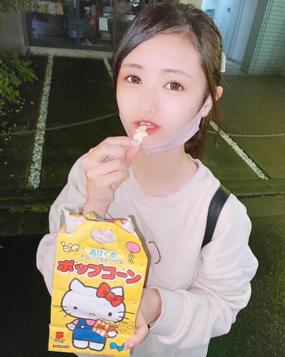 長南舞さんのインスタグラム写真 - (長南舞Instagram)「🥴『キティちゃんのポップコーンはいかがー？』」10月12日 20時36分 - chonanmai