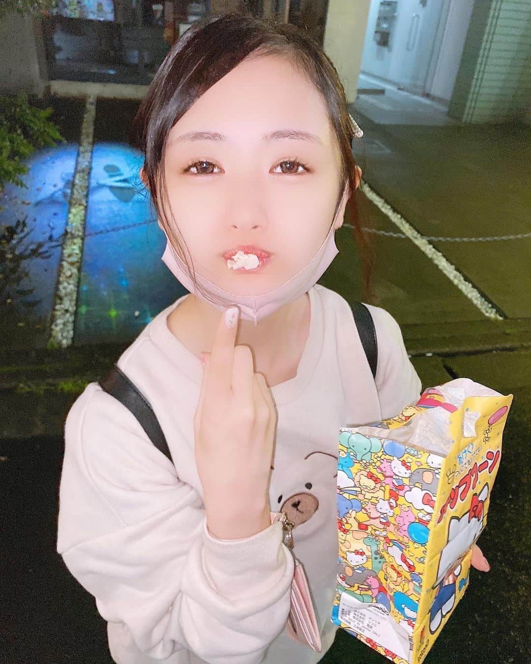 長南舞さんのインスタグラム写真 - (長南舞Instagram)「🥴『キティちゃんのポップコーンはいかがー？』」10月12日 20時36分 - chonanmai