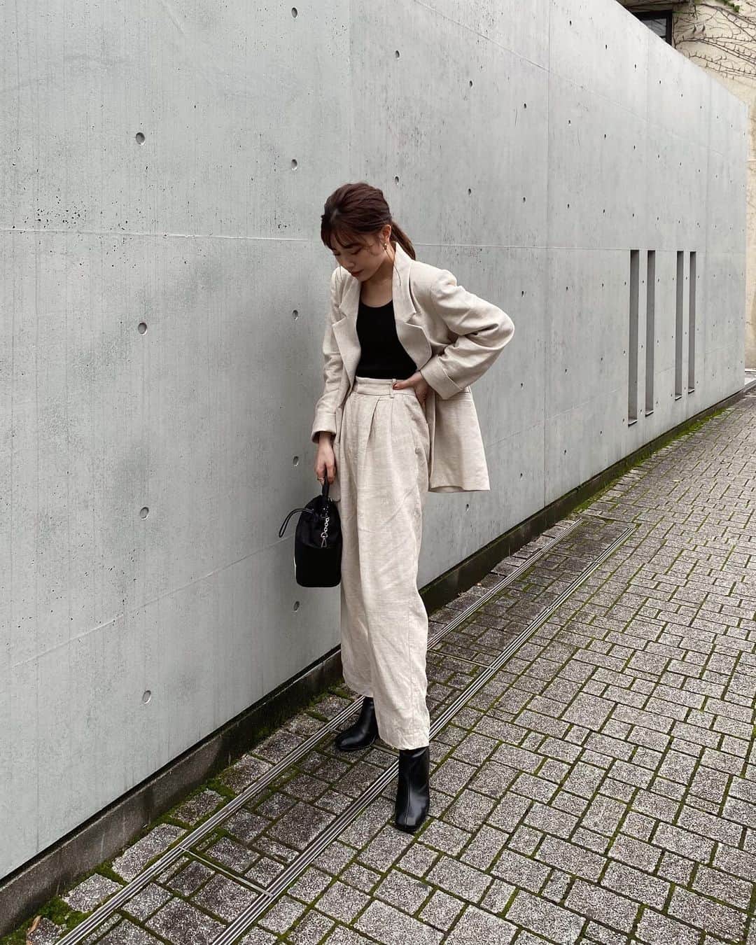 内山愛さんのインスタグラム写真 - (内山愛Instagram)「セットアップな日☺︎ 最近は食欲の秋がやってきそうです。とか言いつつ年中無休の食欲の秋🌾 涼しくなってきたし遠出したいなぁ。この時期の関東おすすめスポットあったら教えてください♡ #outfit #ootd #cordinate」10月12日 20時49分 - ai_uchiyama