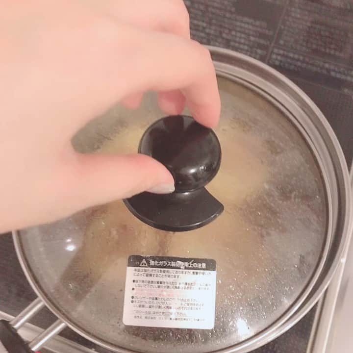 のインスタグラム：「本日の夕飯は大根の煮物✌️ 味付けは炊き込みご飯のもと(混ぜ込むやつ)と、麺つゆ💪 #大根の煮物  #かとう料理 #本日の夕飯 #料理 #dinner #日本食 #cooking」