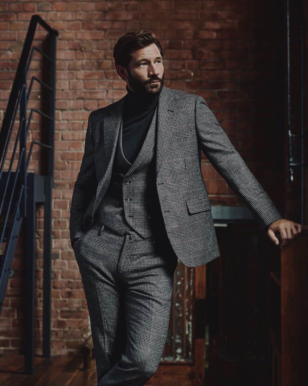 ハケットのインスタグラム：「Ready to up the ante? A three-piece suit is always worth the investment – especially when it looks this good. #STAYHackett」