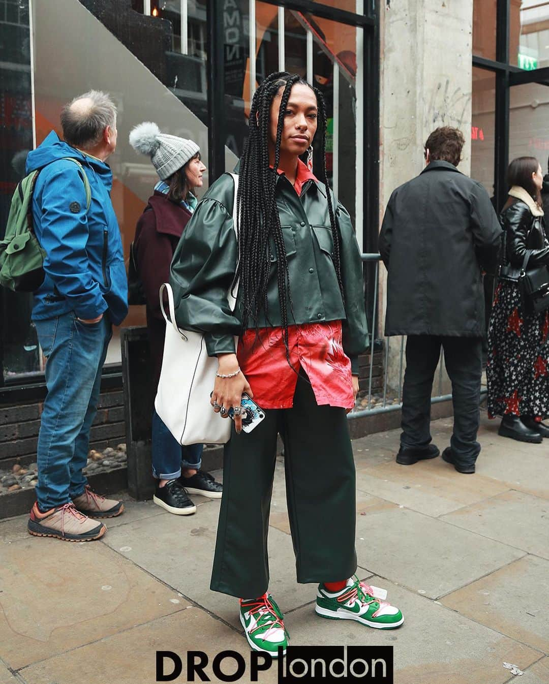 Droptokyoさんのインスタグラム写真 - (DroptokyoInstagram)「LONDON STREET STYLES #🇬🇧 @drop_london  #streetstyle#droptokyo#london#streetscene#streetfashion#streetwear#streetculture#tokyofashion#japanfashion#fashion#londonfashionweek#ロンドン#londonstreetstyle#londonfashion#lfw#2020aw#ストリートファッション Photography: @keimons」10月12日 21時00分 - drop_tokyo