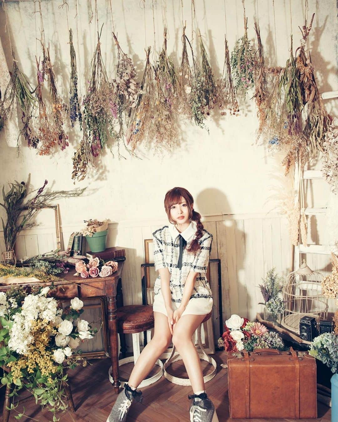 のインスタグラム：「🍁 . . 今日は 過ごしやすかったね！ . みんなはお仕事や学校だった？ . 私は今日も 楽しい1日でした！✨ . . 早く会いたいね☺️ . . #autumn #dryflower #たまねぎヘアー」