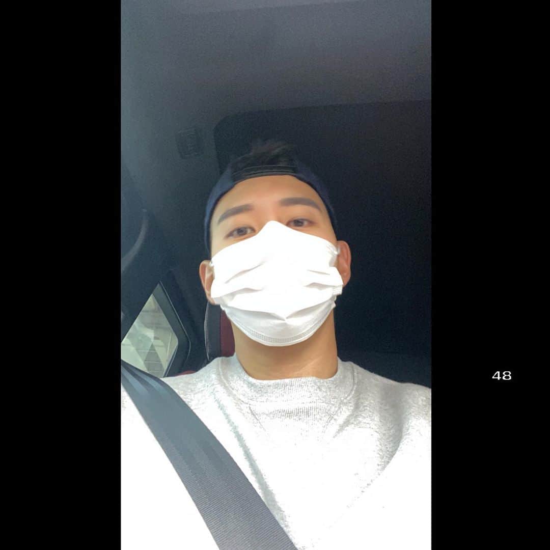 ビボム のインスタグラム：「아이컨텍🙄」