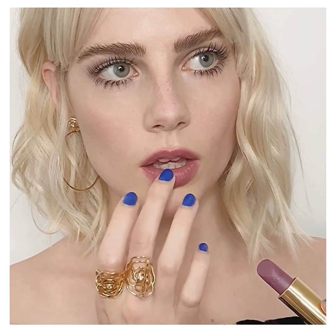 JO BAKERのインスタグラム：「L U C Y • B O Y N T O N 🇬🇧 Moody hues ... on #lucyboynton  #mondaymood #spookyseason  Style @leithclark @chanelofficial  Hair colour @mwselley #markselley  Hair @earlsimms2  Makeup and photo by me #jobakermakeupartist using @chanel.beauty @welovecoco #welovecoco #💋 #makeup」