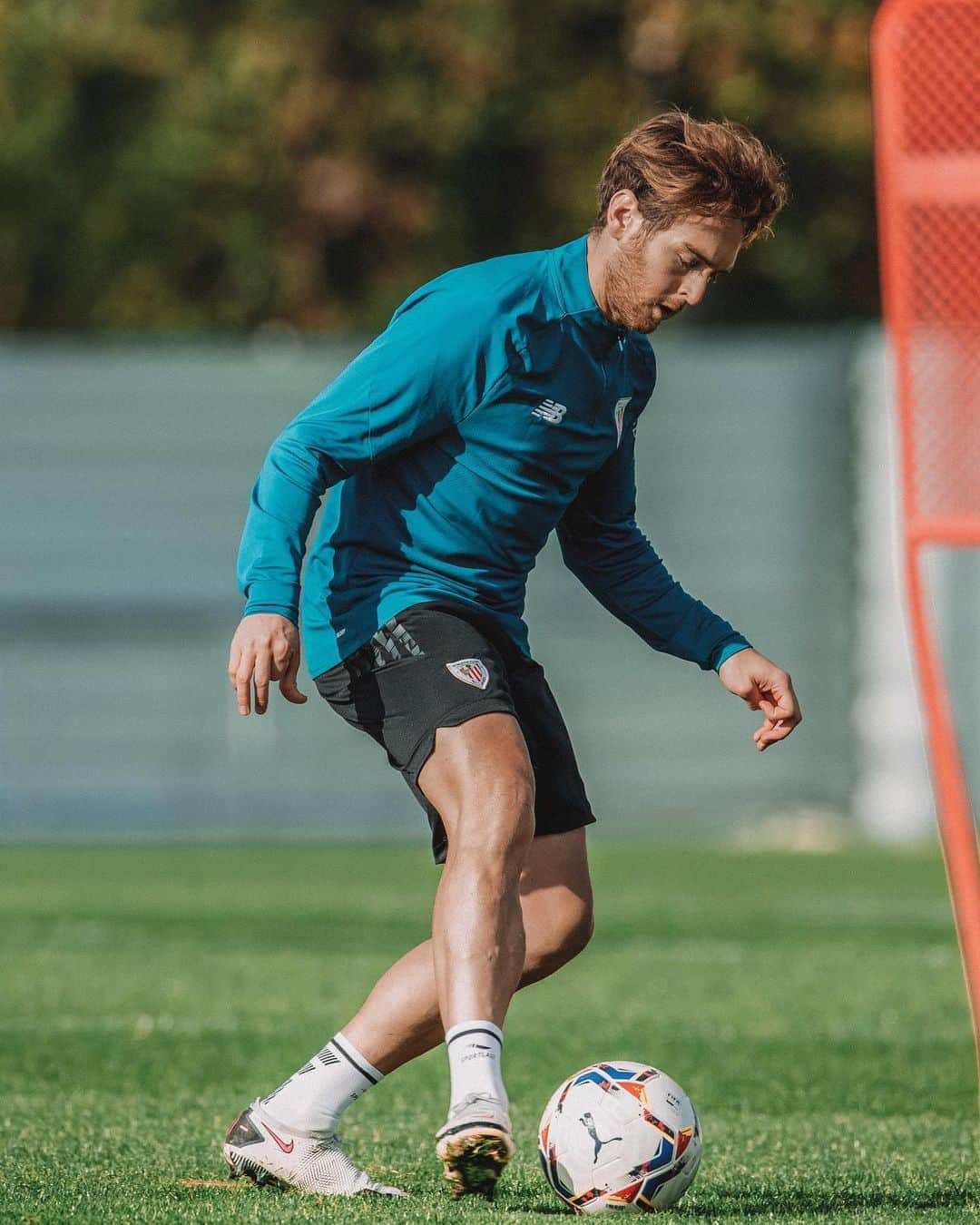 イバイ・ゴメスのインスタグラム：「👣 ⚽️ ¡Un pasito más! ¡Un día menos! 💪🏼 Pero, a pesar de la gran evolución, todavía paciencia y 🧠」