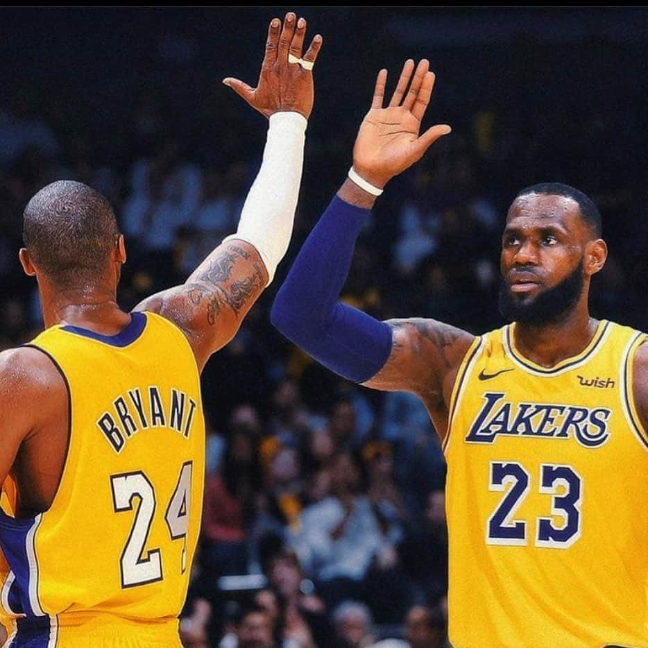 ファボラスのインスタグラム：「Congrats to my brother @kingjames on bringing the chip back & honoring @kobebryant!! And snatching that Finals MVP while you was at it 👑   Also Congrats to the Lakers as a team & organization.. it’s a team sport & no championship is won by 1 player! Celebrate the Champions」