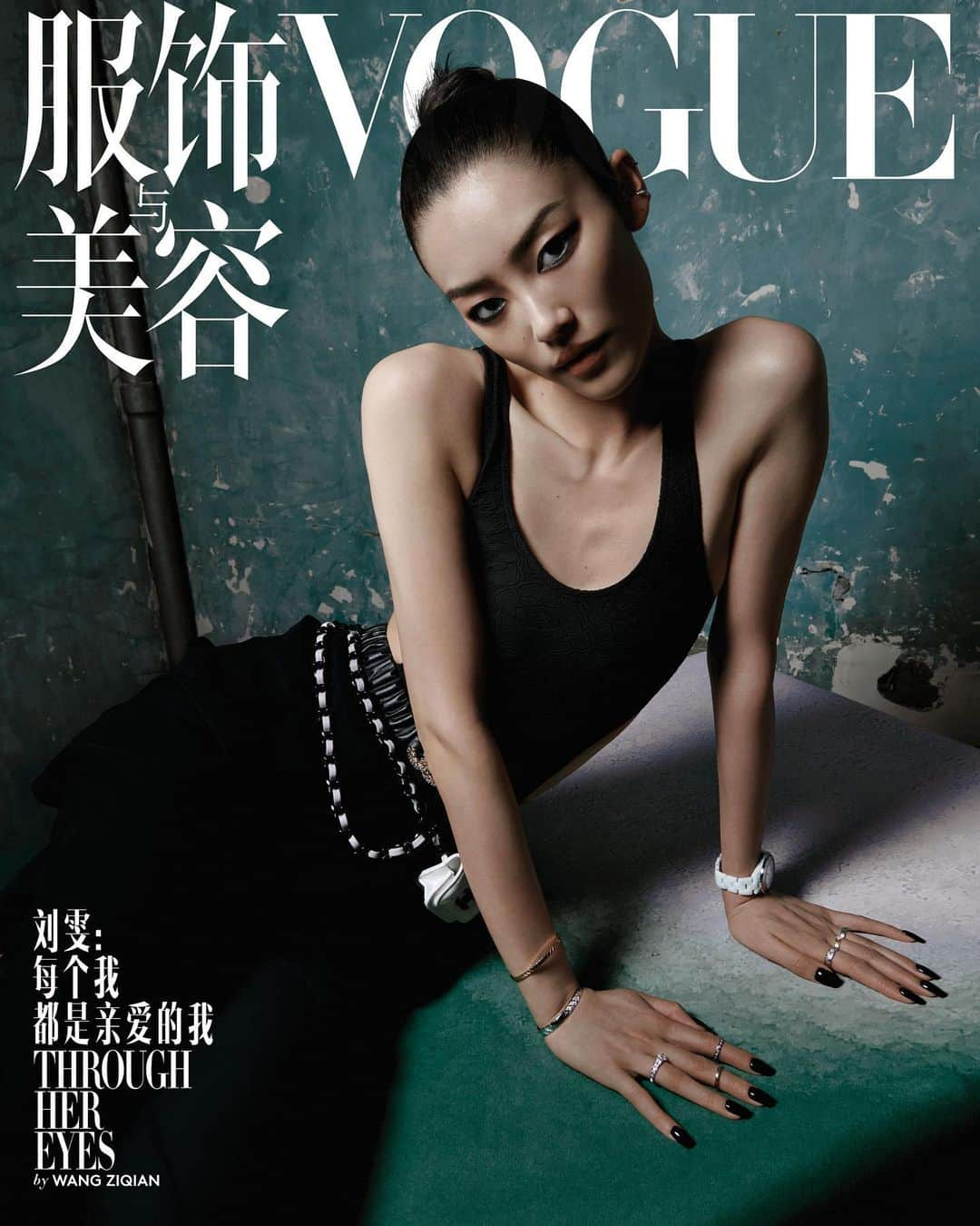 リウ・ウェンさんのインスタグラム写真 - (リウ・ウェンInstagram)「Six sides of myself captured by six wonderful women for @voguechina’s November issue covers! Very proud and grateful to @angelica_cheung @yuhang_yao @slavycz @emmasummerton @fumikoimano @carinbackoffphoto @WenXinZhang @ren_lijun #XieQi @z.qiann 😘 To everyone: always remember to love all the sides of yourself, too!」10月12日 21時17分 - liuwenlw