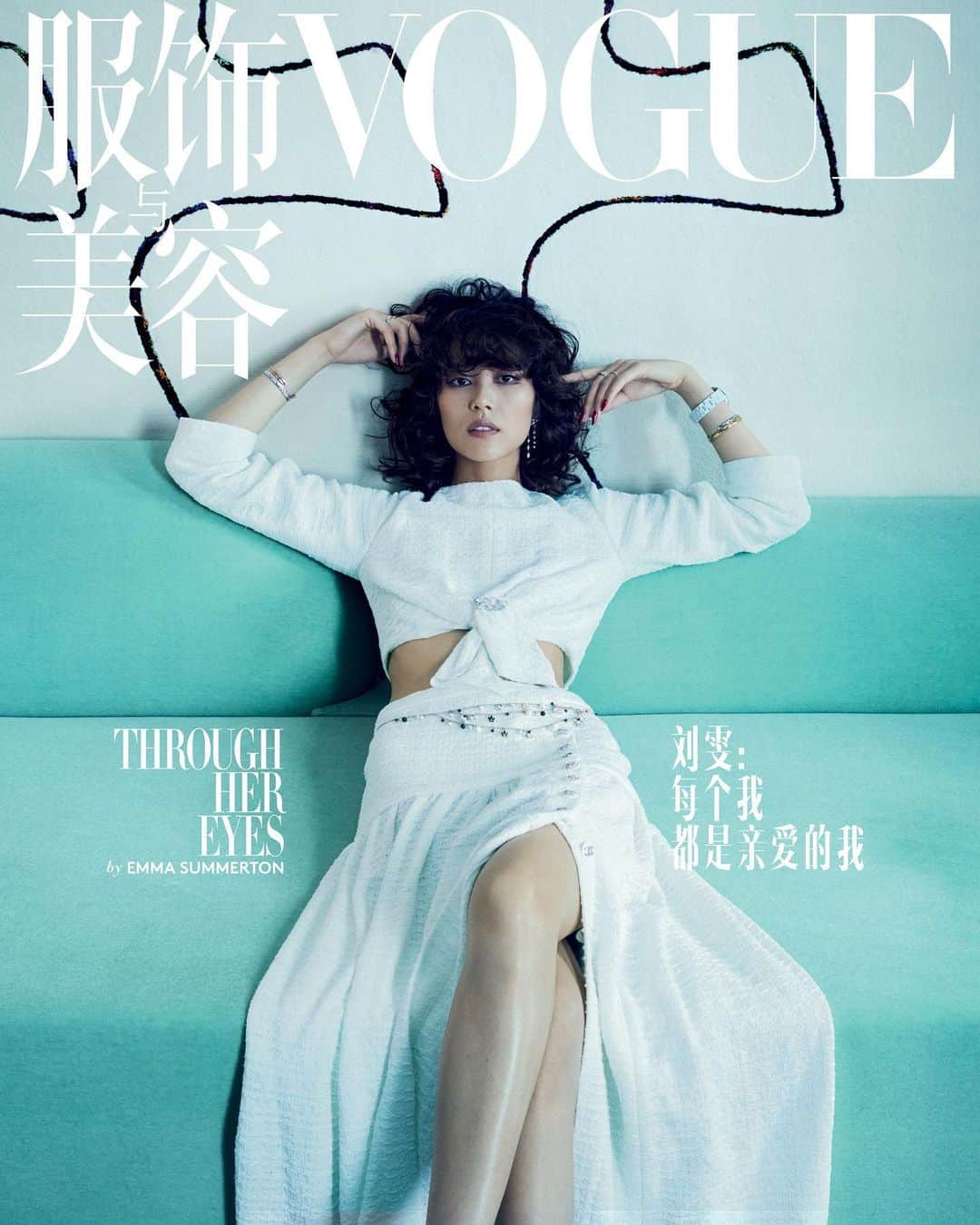 リウ・ウェンのインスタグラム：「Six sides of myself captured by six wonderful women for @voguechina’s November issue covers! Very proud and grateful to @angelica_cheung @yuhang_yao @slavycz @emmasummerton @fumikoimano @carinbackoffphoto @WenXinZhang @ren_lijun #XieQi @z.qiann 😘 To everyone: always remember to love all the sides of yourself, too!」