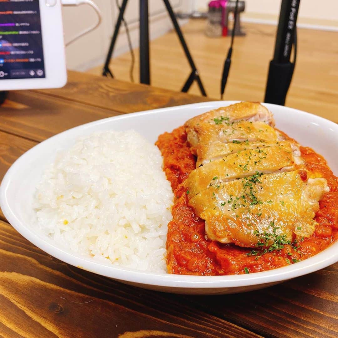 蛇足のインスタグラム：「スパイスから作るパリパリ チキントマトシーフードカレー完成」