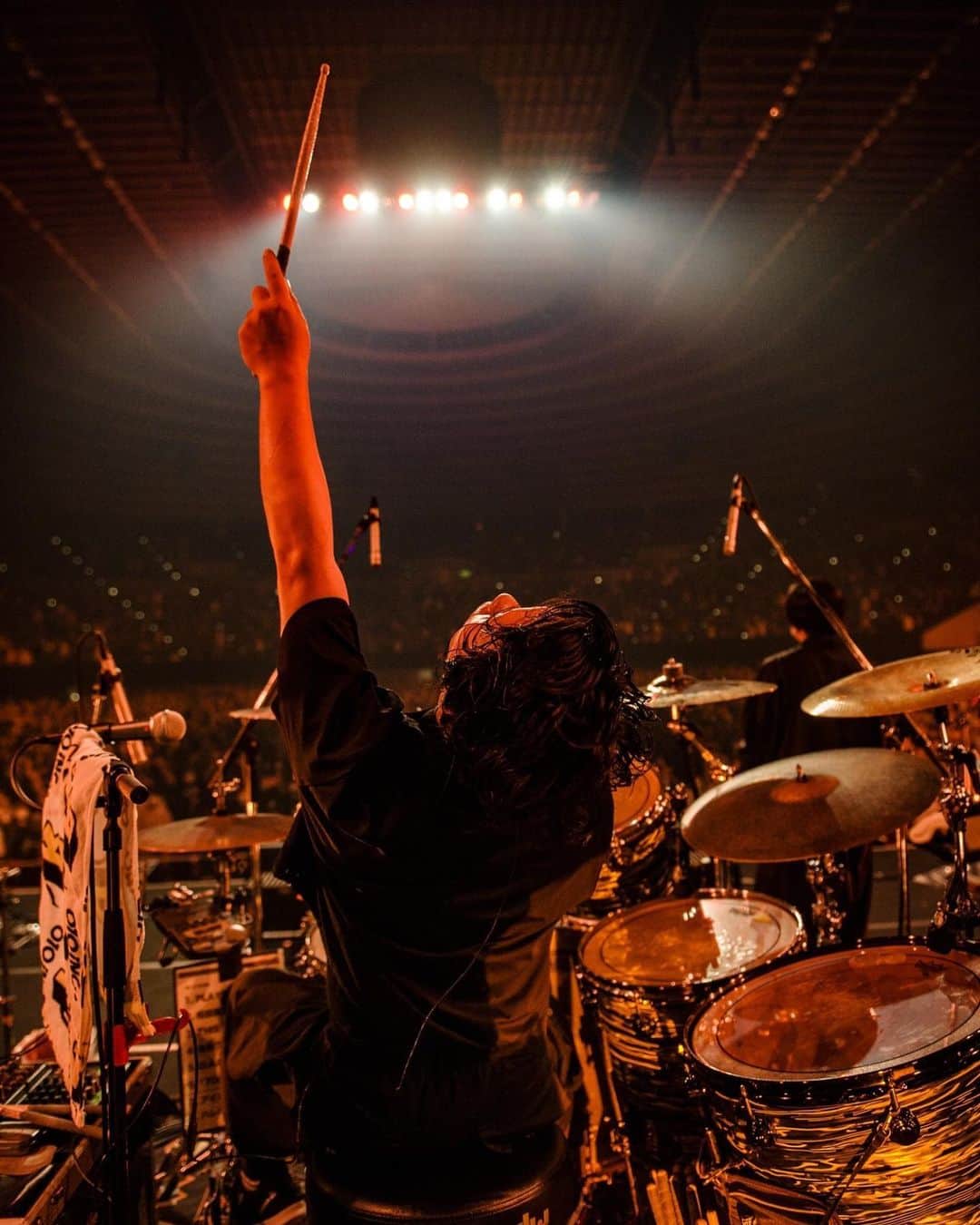 HIROSHIのインスタグラム：「GR8 FEST. AT OSAKA-JO HALL やぱライブは楽しい。 ライブ中声は出せなくても、みんなの心の叫びが会場に響き渡ってた様に聞こえてたよ。 ほんまありがとうね。  photo by @ninjajon」